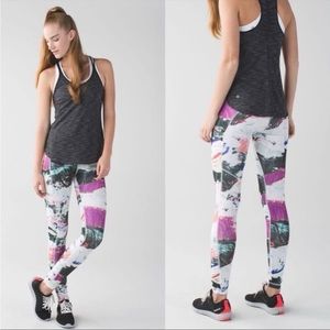 EUC Lululemon speed tight iii pigment wave size 6